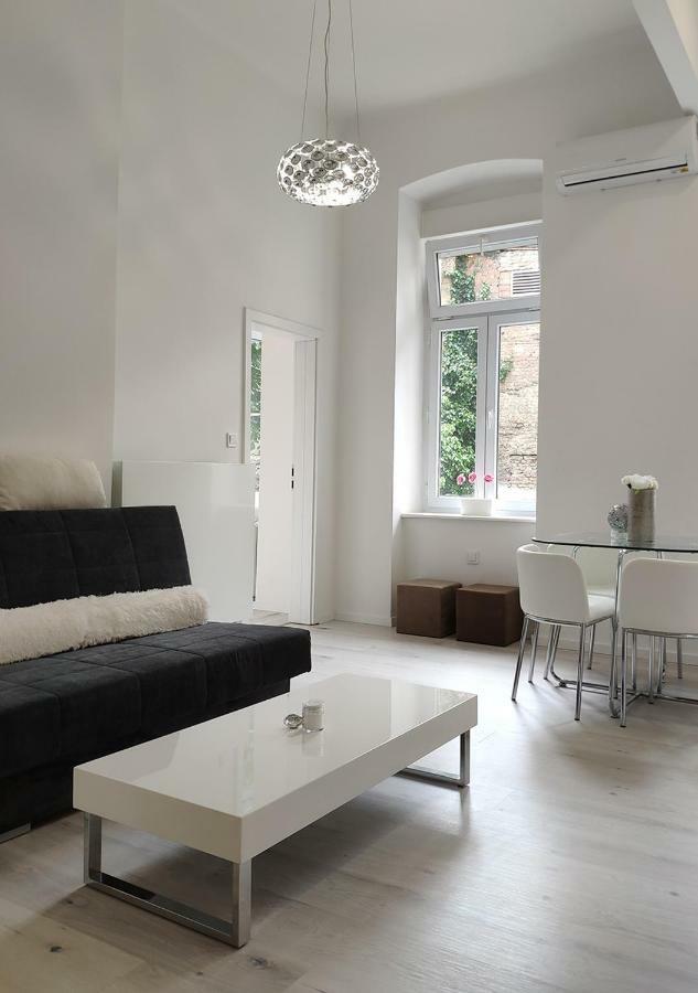 Luxurios And Historic Apartment "Shine" - Right On The Main Square Zagreb Exterior photo